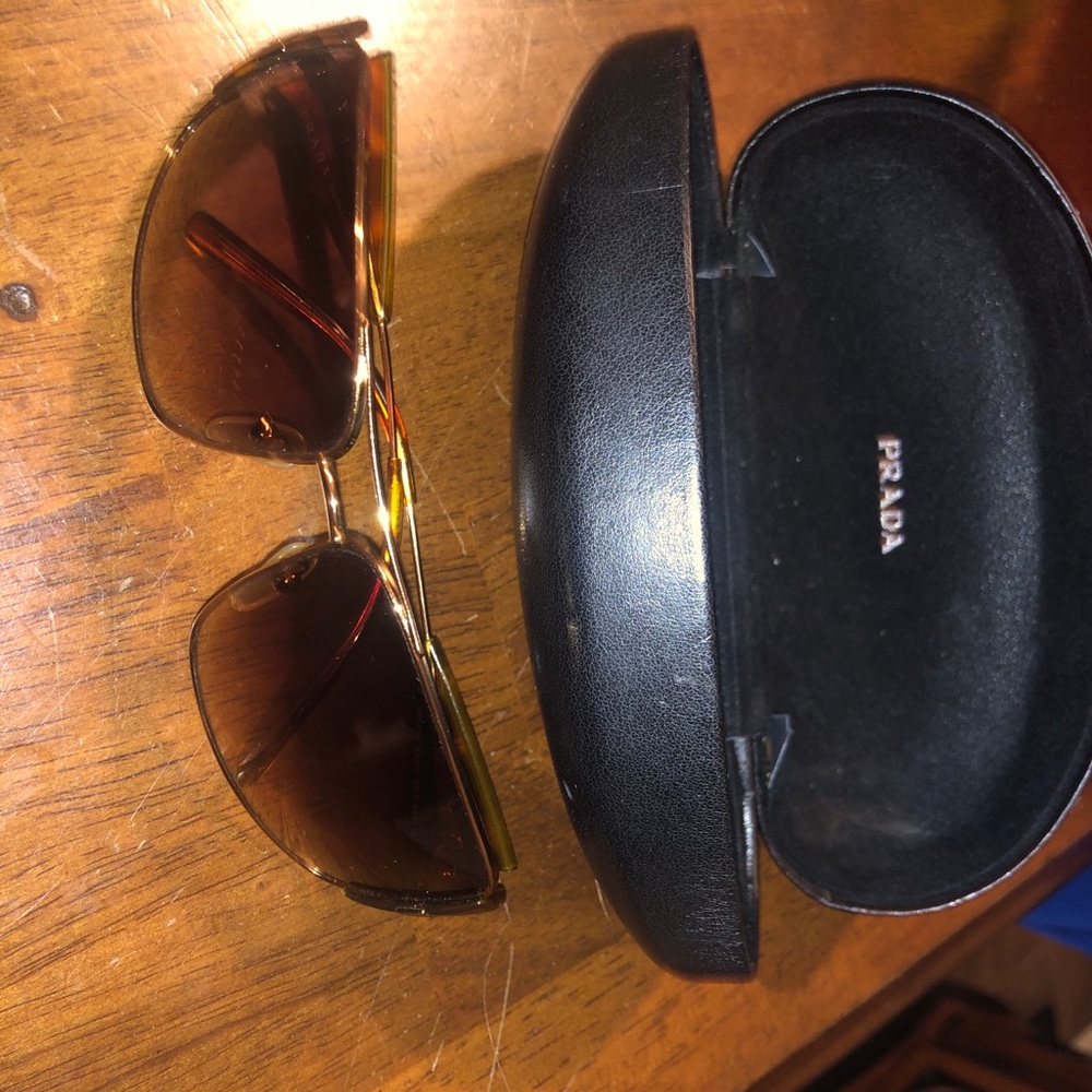 PRADA SUN GLASSES